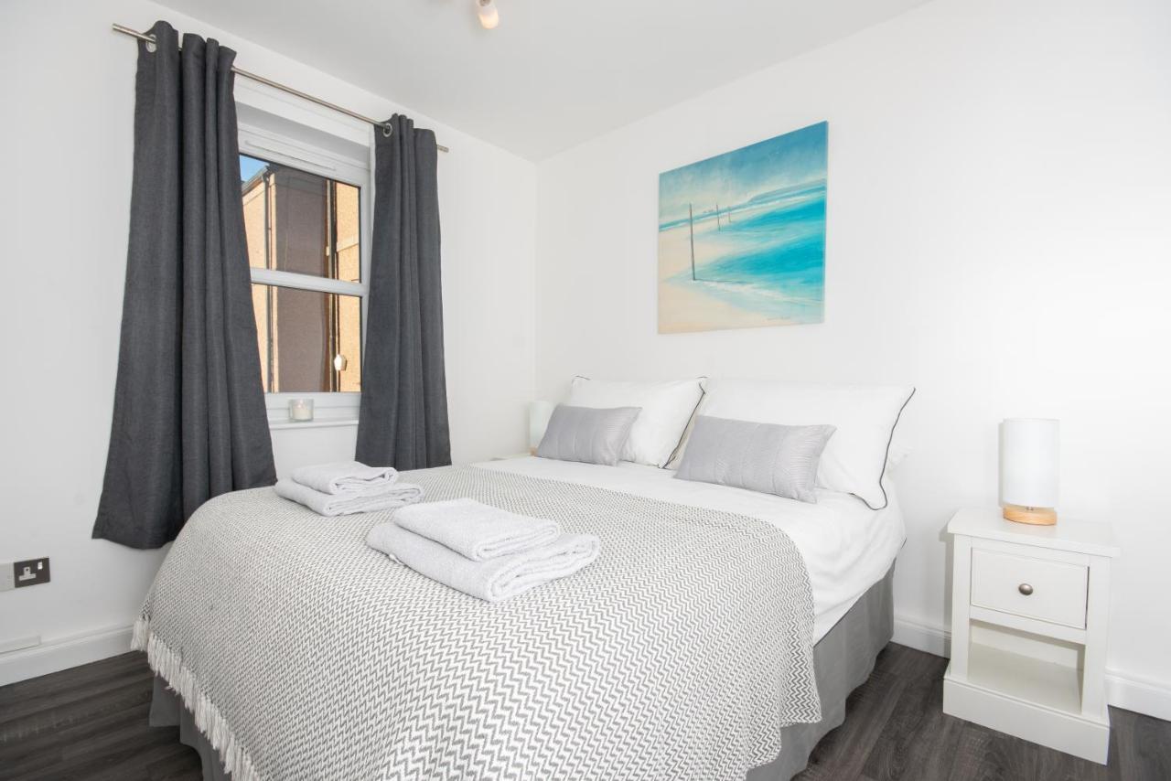 Dwellcome Home Ltd 2 Bedroom King & Double Central Apartment, Free Allocated Barrier Secured Parking Space At Rear Entrance & Fast Wifi, Ideal For Long Term Contractor, Corporate, Etc Stays, Regular Housekeeping Option - See Our Site For Assurance Aberdeen Exterior foto